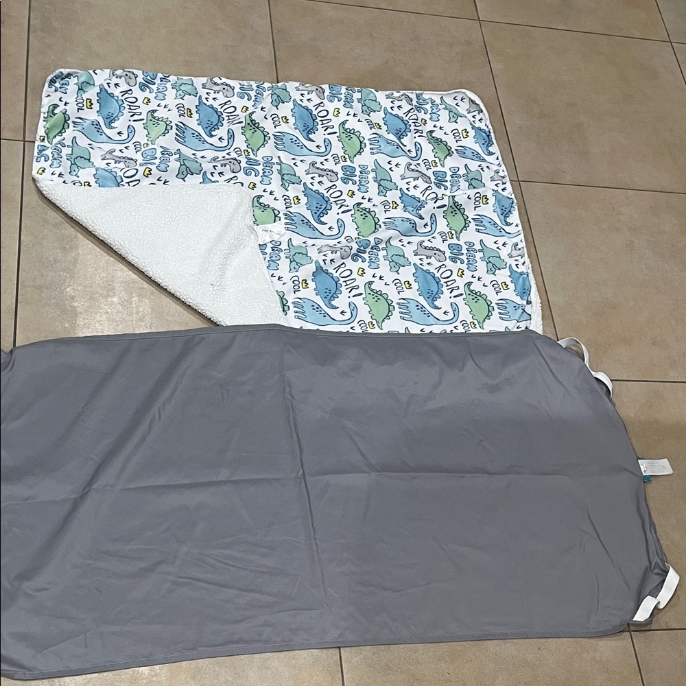 Kids warm dinosaurs blanket and cot sheet